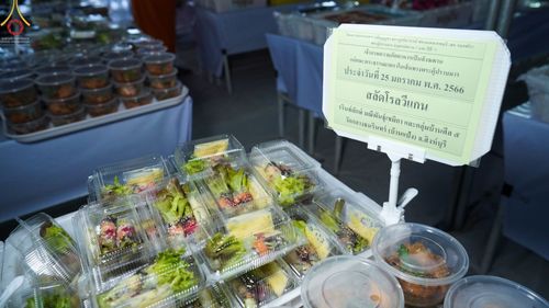 ภาพ No.74174:พิธีถวายภัตตาหารเป็นสังฆทาน แด่คณะพระธรรมยาตราฯ ในโครงการธรรมยาตรากตัญญูบูชา มหาปูชนียาจารย์ พระมงคลเทพมุนี(สด จนฺทสโร) พระผู้ปราบมาร อนุสรณ์สถาน 7 แห่ง ปีที่ 11 วันที่ 25 มกราคม พ.ศ. 2566