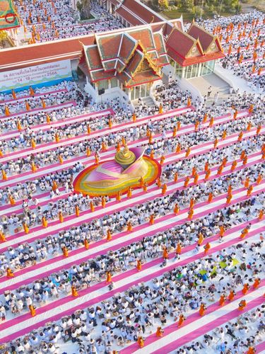 ภาพ No.72067:พิธีตักบาตรพระธรรมยาตราฯ ในโครงการธรรมยาตรากตัญญูบูชา มหาปูชนียาจารย์ พระมงคลเทพมุนี(สด จนฺทสโร) พระผู้ปราบมาร ปีที่ 11 ณ อนุสรณ์สถานลำดับที่ 3 สถานที่เกิดใหม่ในเพศสมณะ วัดสองพี่น้อง อ.สองพี่น้อง จ.สุพรรณบุรี วันที่ 18 มกราคม พ.ศ. 2566