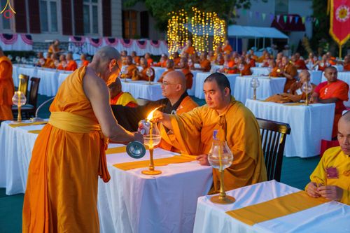ภาพ No.332989:วันอาทิตย์ที่ 31 พฤษภาคม พ.ศ. 2569 วันวิสาขบูชา ณ วัดพระธรรมกายแคลิฟอร์เนีย  ประเทศสหรัฐอเมริกา