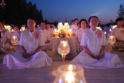 ภาพ No.292142:วันที่ 10 มกราคม พ.ศ. 2569 พิธีจุดประทีปถวายเป็นพุทธบูชา และบูชาธรรมมหาปูชนียาจารย์  ณ อนุสรณ์สถานคลองบางนางแท่น อ.สามพราน จ.นครปฐม ในโครงการธรรมยาตรา กตัญญูบูชา มหาปูชนียาจารย์ พระมงคลเทพมุนี(สด จนฺทสโร) พระผู้ปราบมาร อนุสรณ์สถาน 7 แห่ง ปีที่ 14