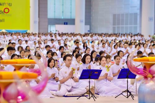 ภาพ No.318380:วันอาทิตย์ต้นเดือนที่ 5 เมษายน พ.ศ.2569 พิธีบูชาข้าวพระ ณ สภาธรรมกายสากล วัดพระธรรมกาย