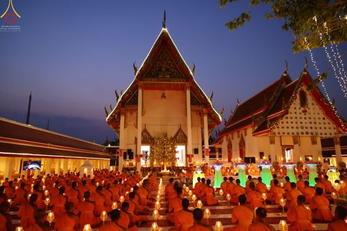 ภาพ No.71941:พิธีจุดประทีปถวายเป็นพุทธบูชา และบูชาธรรมมหาปูชนียาจารย์ ในโครงการธรรมยาตรากตัญญูบูชา มหาปูชนียาจารย์ พระมงคลเทพมุนี(สด จนฺทสโร) พระผู้ปราบมาร ปีที่ 11 ณ อนุสรณ์สถานลำดับที่ 3 สถานที่เกิดใหม่ในเพศสมณะ วัดสองพี่น้อง อ.สองพี่น้อง จ.สุพรรณบุรี วันที่ 17 มกร