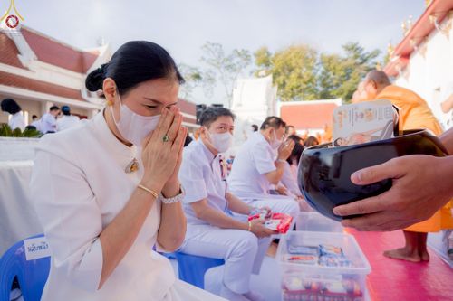 ภาพ No.73618:พิธีตักบาตรพระธรรมยาตราฯ ในโครงการธรรมยาตรากตัญญูบูชา มหาปูชนียาจารย์ พระมงคลเทพมุนี(สด จนฺทสโร) พระผู้ปราบมาร ปีที่ 11 ณ อนุสรณ์สถานลำดับที่ 4 สถานที่เกิดด้วยกายธรรม วัดโบสถ์ (บน) บางคูเวียง อ.บางกรวย จ.นนทบุรี วันที่ 22 มกราคม พ.ศ. 2566