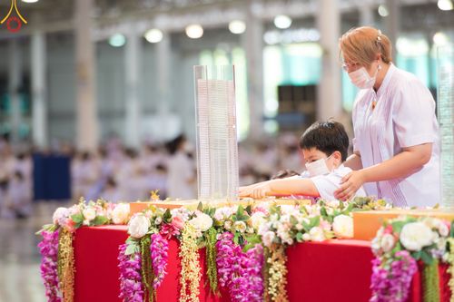 ภาพ No.83701:พิธีวางแผ่นจารึกชื่อและพิธีวางพวงมาลัยสักการะพระประธาน วันอาทิตย์ที่ 16 กรกฎาคม พ.ศ. 2566 ณ รัตนบัลลังก์ สภาธรรมกายสากล วัดพระธรรมกาย