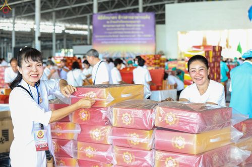 ภาพ No.321167:วันที่ 10-11 เมษายน พ.ศ.2569 การเตรียมกล่องไทยธรรม และการติดผ้ารับประเคน เพื่องานถวายมหาสังฆทาน 40,000 กว่าวัดทั่วประเทศ วันคุ้มครองโลก 22 เมษายน พ.ศ.2569 วัดพระธรรมกาย