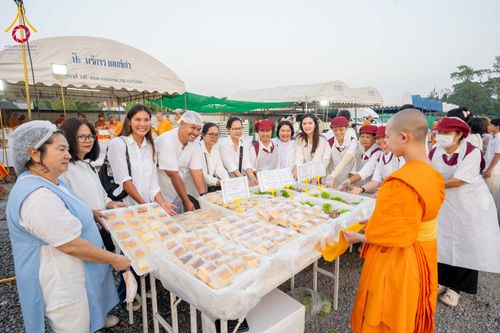 ภาพ No.296696:วันที่ 18 มกราคม พ.ศ. 2569 พิธีถวายภัตตาหารเป็นสังฆทาน แด่พระธรรมยาตรา ณ วัดโบสถ์บน ต.บางคูเวียง จ.นนทบุรี อนุสรณ์สถานลำดับที่ 4 สถานที่เกิดด้วยกายธรรม ในโครงการธรรมยาตรา กตัญญูบูชา มหาปูชนียาจารย์ พระมงคลเทพมุนี(สด จนฺทสโร) พระผู้ปราบมาร อนุสรณ์สถาน 7 แ