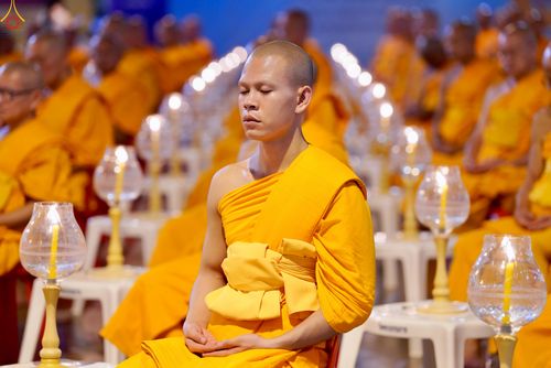 ภาพ No.331049:วันวิสาขบูชา อาทิตย์ที่ 31 พฤษภาคม พ.ศ.2569 พิธีจุดวิสาขประทีป , พิธีเวียนประทักษิณ  รอบพระมหาธรรมกายเจดีย์  และพิธีฉลองชัยสวดมนต์บทธัมมจักกัปปวัตนสูตร  ครบ 8,415,000,000 จบ ณ วัดพระธรรมกาย