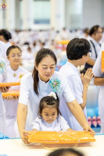 ภาพ No.318514:วันอาทิตย์ต้นเดือนที่ 5 เมษายน พ.ศ.2569 พิธีทอดผ้าป่าสมทบมหาสังฆทาน 40,000 กว่าวัดทั่วประเทศ ณ สภาธรรมกายสากล วัดพระธรรมกาย