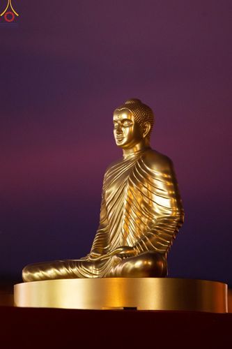 ภาพ No.79257:พิธีอัญเชิญองค์พระบรมพุทธเจ้า 24 องค์ เวียนประทักษิณรอบพระมหาธรรมกายเจดีย์ ณ วัดพระธรรมกาย  วันที่ 2 เมษายน พ.ศ. 2566