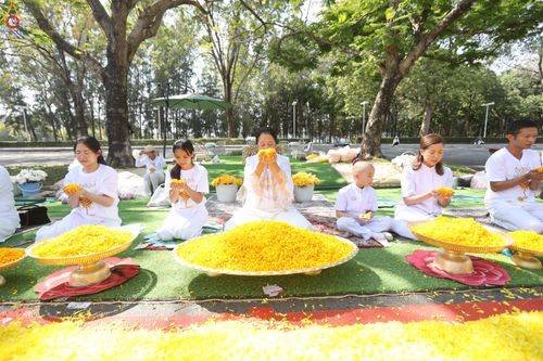 ภาพ No.304025:วันที่ 25 มกราคม พ.ศ. 2569 พิธีต้อนรับพระธรรมยาตรา  รร.สามัคคีราษฏร์บำรุง-วัดพระธรรมกาย ในโครงการธรรมยาตรา กตัญญูบูชา มหาปูชนียาจารย์ พระมงคลเทพมุนี(สด จนฺทสโร) พระผู้ปราบมาร อนุสรณ์สถาน 7 แห่ง ปีที่ 14