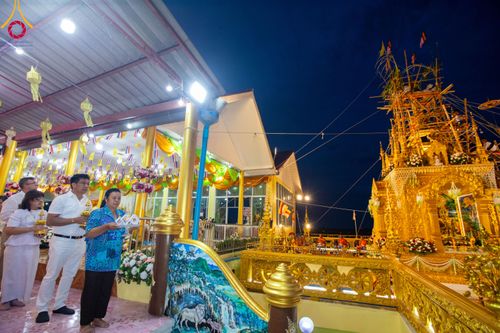 ภาพ No.90498:พิธีอัญเชิญพระบรมสารีริกธาตุประดิษฐาน ณ เจดีย์ศรีสองรัก วัดเก่าเขาน้อย อ.ปากน้ำปราณ จ.ประจวบคีรีขันธ์ วันที่ 3 ตุลาคม พ. ศ. 2566