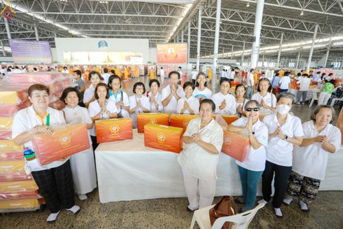 ภาพ No.322188:วันที่ 14 เมษายน พ.ศ.2569 การเตรียมกล่องไทยธรรม วันสุดท้าย เพื่องานถวายมหาสังฆทาน 40,000 กว่าวัดทั่วประเทศ วันคุ้มครองโลก 22 เมษายน พ.ศ.2569 วัดพระธรรมกาย