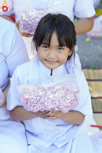 ภาพ No.106213:พิธีต้อนรับพระธรรมยาตรา ชุด 2 ในโครงการธรรมยาตรากตัญญูบูชา มหาปูชนียาจารย์  พระมงคลเทพมุนี(สด จนฺทสโร) พระผู้ปราบมาร  อนุสรณ์สถาน 7 แห่ง ปีที่ 12  วันที่ 3 มกราคม พ.ศ. 2567  ณ อนุสรณ์สถานโลตัสแลนด์ จ.สุพรรณบุรี