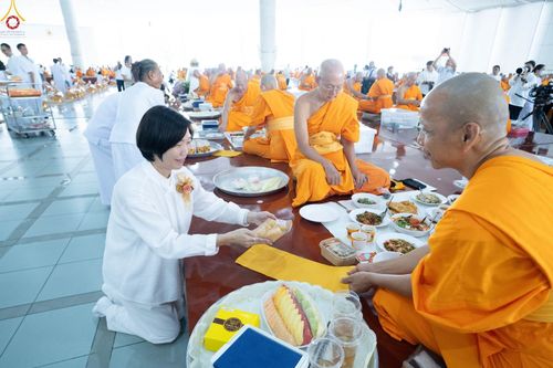 ภาพ No.348276:วันที่ 10 กันยายน พ.ศ.2569 พิธีสวดพระพุทธมนต์ และถวายภัตตาหารเป็นสังฆทาน เนื่องในวันครบ 26 ปี วันคล้ายละสังขาร คุณยายอาจารย์มหารัตนอุบาสิกาจันทร์ ขนนกยูง ณ หอฉันคุณยายอาจารย์ฯ วัดพระธรรมกาย