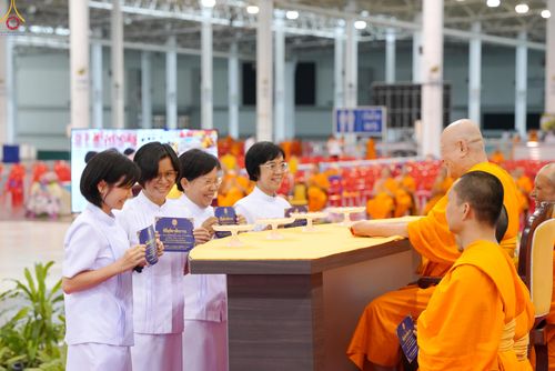 ภาพ No.339019:วันอาทิตย์ที่ 12 กรกฎาคม พ.ศ.2569 พิธีมุทิตาผู้สอบได้เปรียญธรรม ประโยค 1-2 ถึง ป.ธ.9 และ บ.ศ.1-2 ถึง บ.ศ.6 สำนักศาสนศึกษาวัดพระธรรมกาย ประจำปี 2569, พิธีมอบตราตั้งแต่งตั้งอาจารย์ใหญ่ สำนักศาสนศึกษาวัดพระธรรมกาย