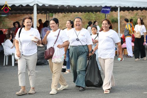 ภาพ No.310361:วันอาทิตย์ที่ 15 กุมภาพันธ์ พ.ศ. 2569 ตักบาตรพระ 1,000 รูป เมืองตรัง ปีที่ 2 ณ ลานพระบรมราชานุสาวรีย์ รัชกาลที่ 5 (หน้าศาลจังหวัดตรัง)อ.เมือง จ.ตรัง