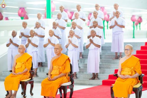 ภาพ No.350829:วันที่ 19 กันยายน พ.ศ.2569 พิธีบรรพชาอุปสมบท โครงการอุปสมบทหมู่บูชาธรรม ครบรอบ 109 ปี วันครูผู้ค้นพบวิชชาธรรมกาย ณ โบสถ์พระไตรปิฏก วัดพระธรรมกาย