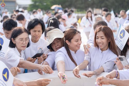 ภาพ No.331450:วันที่ 31 พฤษภาคม พ.ศ.2569 พิธีทอดผ้าป่าและตอกเสาเข็มมงคลต้นแรก องค์พระเจดีย์เพื่อสร้างสันติภาพโลก  ณ ธุดงคสถานพัฒนานิคม จังหวัดลพบุรี
