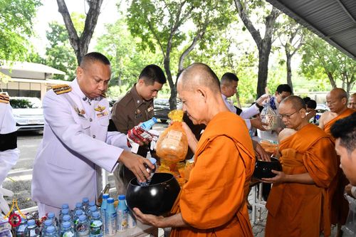 ภาพ No.344295:วันที่ 12 สิงหาคม พ.ศ. 2569  พสกนิกรชาวอำเภอคลองหลวง พร้อมใจร่วมพิธีสวดพระพุทธมนต์และทำบุญตักบาตรถวายพระราชกุศล เนื่องในวันคล้ายวันพระราชสมภพ สมเด็จพระบรมราชชนนีพันปีหลวง และวันแม่แห่งชาติ 12 สิงหาคม 2569