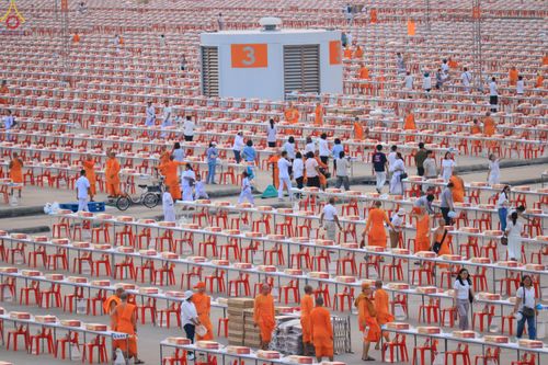 ภาพ No.323164:วันที่ 19 เมษายน พ.ศ.2569 การเรียงกล่องไทยธรรม , เตรียมงานจราจร เพื่องานถวายมหาสังฆทาน 40,000 กว่าวัดทั่วประเทศ วันคุ้มครองโลก 22 เมษายน พ.ศ.2569 วัดพระธรรมกาย