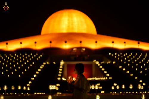 ภาพ No.81849:พิธีจุดวิสาขประทีปและเวียนประทักษิณ เนื่องในวันวิสาขบูชา วันเสาร์ที่ 3 มิถุนายน 2566 ณ ลานธรรมพระมหาธรรมกายเจดีย์ วัดพระธรรมกาย จ.ปทุมธานี