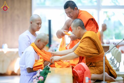 ภาพ No.317508:วันอาทิตย์ ที่ 29 มีนาคม พ.ศ.2569  พิธีปลงผม , พิธีขอขมามอบบาตรและผ้าไตร , พิธีบรรพชา ณ ศูนย์ปฏิบัติธรรมสมุทรปราการ จำนวน 42 รูป