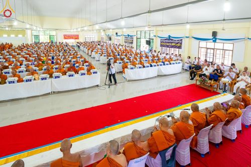 ภาพ No.137720:พิธีตักบาตร พิธีถวายสังฆทานแด่คณะสงฆ์ 323 วัด พิธีทำบุญอุทิศส่วนกุศลแด่ผู้วายชนม์ ในเหตุการณ์ความไม่สงบ 4 จังหวัดชายแดนภาคใต้ ปีที่ 20 ครั้งที่ 169 และพิธีมอบกองทุนหนุนแรงใจช่วยครูใต้ ปีที่ 17 ครั้งที่ 134 วันที่ 25 พฤษภาคม พ.ศ.2567 อ.ตากใบ จ.นราธิวาส