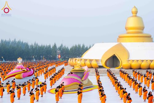 ภาพ No.299847:วันที่ 19 มกราคม พ.ศ.2569 พระธรรมยาตราปฏิบัติธรรมและถ่ายภาพหมู่ประวัติศาสตร์ ณ อนุสรณ์สถานลำดับที่ 5 สถานที่เผยแผ่วิชชาธรรมกายครั้งแรก  อนุสรณ์สถานบางปลาวัดบางปลา อ.บางเลน จ.นครปฐม ในโครงการธรรมยาตรา กตัญญูบูชา มหาปูชนียาจารย์ พระมงคลเทพมุนี(สด จนฺทสโร) 