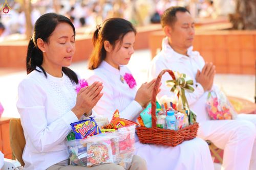 ภาพ No.294444:วันที่ 14 มกราคม พ.ศ. 2569 พิธีตักบาตรพระธรรมยาตรา ณ วัดสองพี่น้อง ต.ต้นตาล อ.สองพี่น้อง จ.สุพรรณบุรี ในโครงการธรรมยาตรา กตัญญูบูชา มหาปูชนียาจารย์ พระมงคลเทพมุนี(สด จนฺทสโร) พระผู้ปราบมาร อนุสรณ์สถาน 7 แห่ง ปีที่ 14