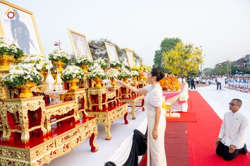 ภาพ No.318020:วันเสาร์ที่ 4 เมษายน พ.ศ. 2569 งานทำบุญเมืองใจกลางอยุธยา  ตักบาตรพระ 1,109 รูป ณ ถนนชีกุน หน้าวัดมหาธาตุ และวัดราชบูรณะ