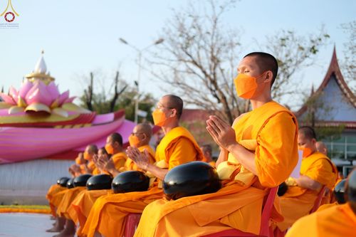 ภาพ No.72052:พิธีตักบาตรพระธรรมยาตราฯ ในโครงการธรรมยาตรากตัญญูบูชา มหาปูชนียาจารย์ พระมงคลเทพมุนี(สด จนฺทสโร) พระผู้ปราบมาร ปีที่ 11 ณ อนุสรณ์สถานลำดับที่ 3 สถานที่เกิดใหม่ในเพศสมณะ วัดสองพี่น้อง อ.สองพี่น้อง จ.สุพรรณบุรี วันที่ 18 มกราคม พ.ศ. 2566