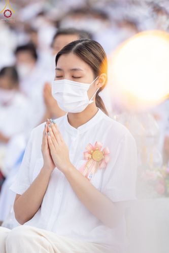 ภาพ No.70226:พิธีจุดประทีปถวายเป็นพุทธบูชา และบูชาธรรมมหาปูชนียาจารย์ ในโครงการธรรมยาตรากตัญญูบูชา มหาปูชนียาจารย์ พระมงคลเทพมุนี(สด จนฺทสโร) พระผู้ปราบมาร ปีที่ 11 ณ อนุสรณ์สถานลำดับที่ 2 สถานที่ตั้งมโนปณิธานบวชตลอดชีวิต อนุสรณ์สถานคลองบางนางแท่น อ.สามพราน จ.นครปฐม 