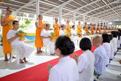 ภาพ No.338326:วันอาทิตย์ที่ 5 กรกฎาคม พศ.2569 พิธีตัดปอยผมธรรมทายาทนานาชาติ IDOP รุ่นที่ 21 จากประเทศจีน มาเลเซีย สิงคโปร์ และไต้หวัน ณ โถงช้าง วัดพระธรรมกาย
