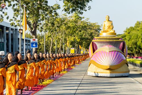 ภาพ No.287036:วันที่ 2 มกราคม พ.ศ.2569 พิธีต้อนรับพระธรรมยาตรา ครั้งที่ 1 (ภาพชุดที่ 2) ณ วัดพระธรรมกาย (วิหารหลวงปู่ - พระมหาธรรมกายเจดีย์)