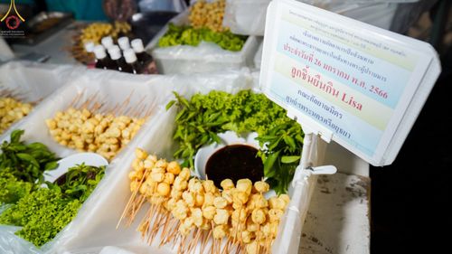 ภาพ No.74438:พิธีถวายภัตตาหารเป็นสังฆทาน แด่คณะพระธรรมยาตราฯ ในโครงการธรรมยาตรากตัญญูบูชา มหาปูชนียาจารย์ พระมงคลเทพมุนี(สด จนฺทสโร) พระผู้ปราบมาร อนุสรณ์สถาน 7 แห่ง ปีที่ 11 วันที่ 26 มกราคม พ.ศ. 2566