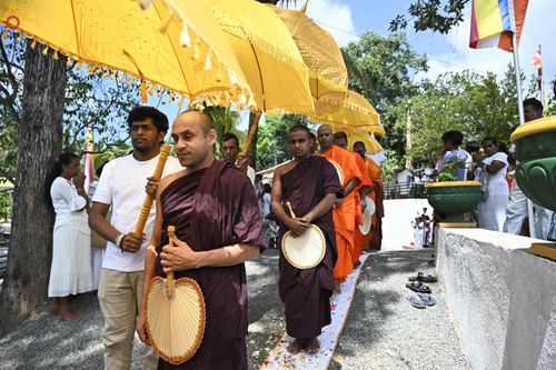 ภาพ No.278677:วันที่ 30 ตุลาคม พ.ศ.2568 กฐินสมทบต่างประเทศ โดยคณะศิษยานุศิษย์ บูชาธรรม 81 ปี หลวงพ่อธัมมชโย ณ วัดศรีสุดาสนะ รังกุต วิหาร ประเทศศรีลังกา