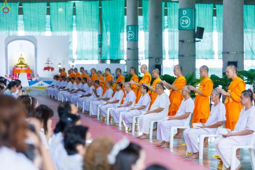 ภาพ No.333534:วันอาทิตย์ที่ 7 มิถุนายน พ.ศ.2569 พิธีตัดปอยผมและปลงผมนาคธรรมทายาท โครงการบรรพชาและอุปสมบทหมู่ธรรมทายาท รุ่นผู้บริหาร รุ่นที่ 16 ณ วิหารคด 11 วัดพระธรรมกาย