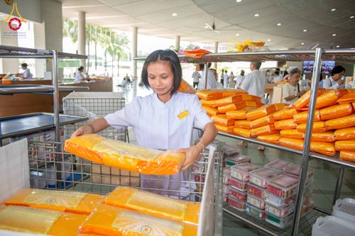 ภาพ No.326765:วันที่ 1 พฤษภาคม พ.ศ.2569 พิธีบุพเปตพลี ครั้งที่ 181 ร่วมอุทิศบุญแด่หมู่ญาติที่ล่วงลับไปแล้ว และสืบทอดอายุพระพุทธศาสนา ณ หอฉันคุณยายอาจารย์ฯ วัดพระธรรมกาย