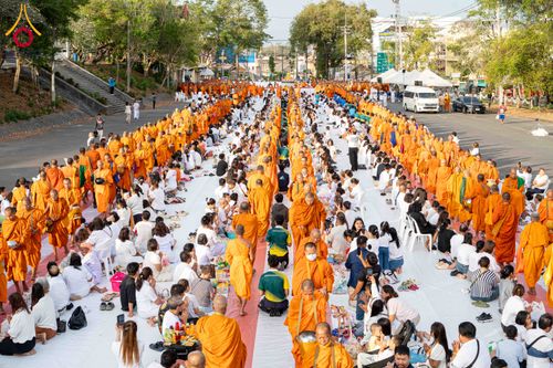 ภาพ No.310339:วันอาทิตย์ที่ 15 กุมภาพันธ์ พ.ศ. 2569 ตักบาตรพระ 1,000 รูป เมืองตรัง ปีที่ 2 ณ ลานพระบรมราชานุสาวรีย์ รัชกาลที่ 5 (หน้าศาลจังหวัดตรัง)อ.เมือง จ.ตรัง