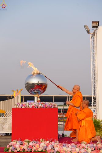 ภาพ No.324002:วันที่ 22 เมษายน พ.ศ.2569 (วันคุ้มครองโลก) พิธีถวายมหาสังฆทาน 40,000 กว่าวัดทั่วประเทศ ณ ลานธรรม พระมหาธรรมกายเจดีย์ วัดพระธรรมกาย