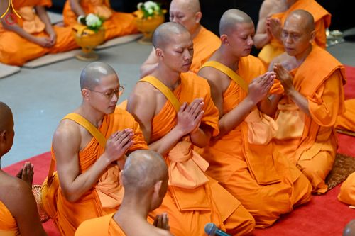 ภาพ No.137827:พิธีอุปสมบทสามเณรอุทิศชีวิต 11 รูป วันวิสาขบูชา พุธที่ 22 พฤษภาคม พ.ศ.2567 ณ อุโบสถ วัดพระธรรมกาย