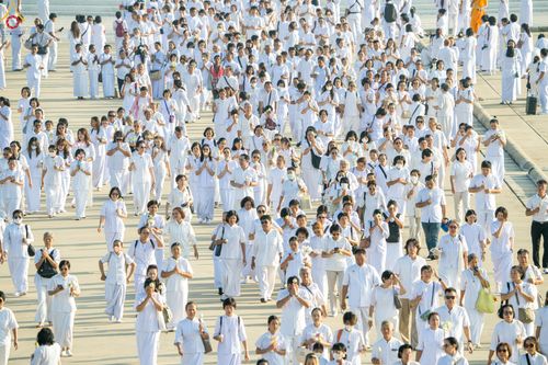 ภาพ No.330468:วันวิสาขบูชา อาทิตย์ที่ 31 พฤษภาคม พ.ศ.2569 พิธีเวียนประทักษิณ และพิธีวันทาเจดีย์ ณ พระมหาธรรมกายเจดีย์ วัดพระธรรมกาย จังหวัดปทุมธานี