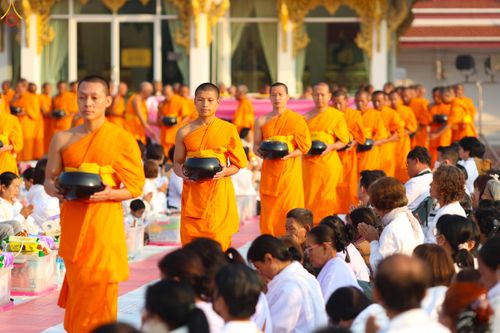 ภาพ No.294465:วันที่ 14 มกราคม พ.ศ. 2569 พิธีตักบาตรพระธรรมยาตรา ณ วัดสองพี่น้อง ต.ต้นตาล อ.สองพี่น้อง จ.สุพรรณบุรี ในโครงการธรรมยาตรา กตัญญูบูชา มหาปูชนียาจารย์ พระมงคลเทพมุนี(สด จนฺทสโร) พระผู้ปราบมาร อนุสรณ์สถาน 7 แห่ง ปีที่ 14