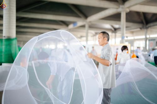 ภาพ No.323020:วันที่ 17-19 เมษายน พ.ศ.2569 การปูผ้ากระสอบขาว , เตรียมจุดฉัน , เตรียมจุดพักค้าง เพื่องานถวายมหาสังฆทาน 40,000 กว่าวัดทั่วประเทศ วันคุ้มครองโลก 22 เมษายน พ.ศ.2569 วัดพระธรรมกาย