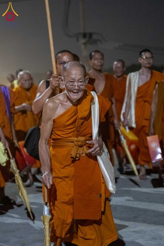 ภาพ No.324563:วันที่ 22 เมษายน พ.ศ.2569 (วันคุ้มครองโลก) บรรยากาศพระสังฆาธิการและสาธุชน การเดินทางกลับ งานถวายมหาสังฆทาน 40,000 กว่าวัดทั่วประเทศ วัดพระธรรมกาย