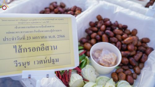 ภาพ No.73917:พิธีถวายภัตตาหารเป็นสังฆทาน แด่คณะพระธรรมยาตราฯ ในโครงการธรรมยาตรากตัญญูบูชา มหาปูชนียาจารย์ พระมงคลเทพมุนี(สด จนฺทสโร) พระผู้ปราบมาร อนุสรณ์สถาน 7 แห่ง ปีที่ 11 วันที่ 23 มกราคม พ.ศ. 2566