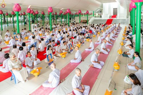 ภาพ No.350807:วันที่ 19 กันยายน พ.ศ.2569 พิธีบรรพชาอุปสมบท โครงการอุปสมบทหมู่บูชาธรรม ครบรอบ 109 ปี วันครูผู้ค้นพบวิชชาธรรมกาย ณ โบสถ์พระไตรปิฏก วัดพระธรรมกาย