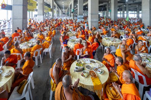 ภาพ No.323760:วันที่ 22 เมษายน พ.ศ.2569(วันคุ้มครองโลก) งานถวายมหาสังฆทาน 40,000 กว่าวัดทั่วประเทศ คณะสงฆ์ฉันภัตตาหารเพล