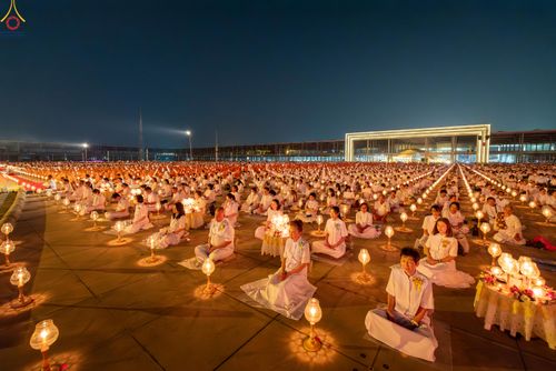 ภาพ No.308070:วันที่ 31 มกราคม พ.ศ. 2569 พิธีจุดประทีปธรรมถวายเป็นพุทธบูชา  และบูชาธรรมมหาปูชนียาจารย์ (ภาพชุดที่ 3) ณ วัดพระธรรมกาย ปทุมธานี ในโครงการธรรมยาตรา กตัญญูบูชา มหาปูชนียาจารย์ พระมงคลเทพมุนี(สด จนฺทสโร) พระผู้ปราบมาร อนุสรณ์สถาน 7 แห่ง ปีที่ 14