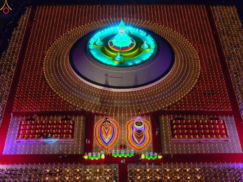 ภาพ No.292157:วันที่ 10 มกราคม พ.ศ. 2569 พิธีจุดประทีปถวายเป็นพุทธบูชา และบูชาธรรมมหาปูชนียาจารย์  ณ อนุสรณ์สถานคลองบางนางแท่น อ.สามพราน จ.นครปฐม ในโครงการธรรมยาตรา กตัญญูบูชา มหาปูชนียาจารย์ พระมงคลเทพมุนี(สด จนฺทสโร) พระผู้ปราบมาร อนุสรณ์สถาน 7 แห่ง ปีที่ 14